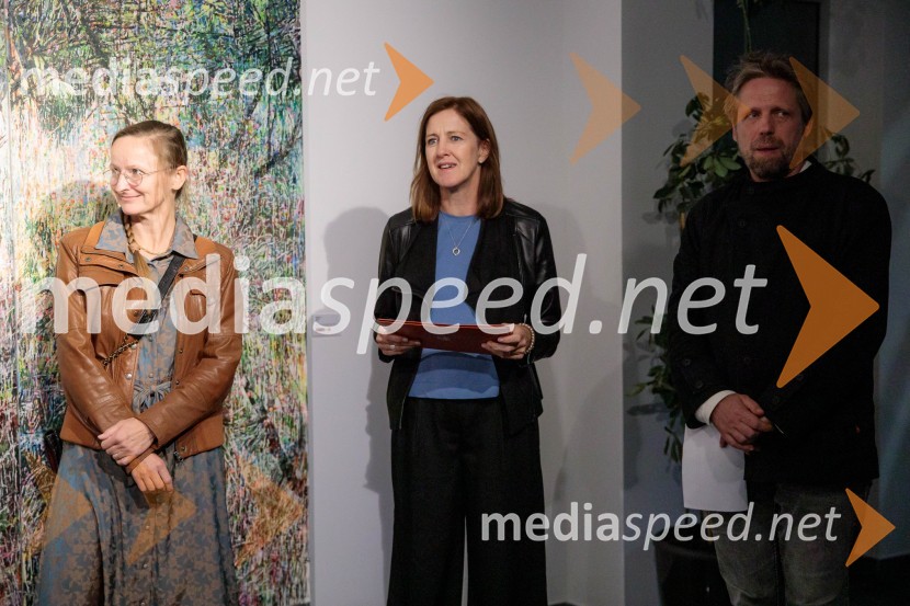  Anja Jerčič Jakob, umetnica;  Mateja Prinčič, vodja odnosov z javnostmi, Generali;  Miklavž Komelj, pesnik, prevajalec, umetnostni zgodovinarOdprtje razstave z naslovom Obrobja slikarke Anje Jerčič Jakob, Generali Galerija