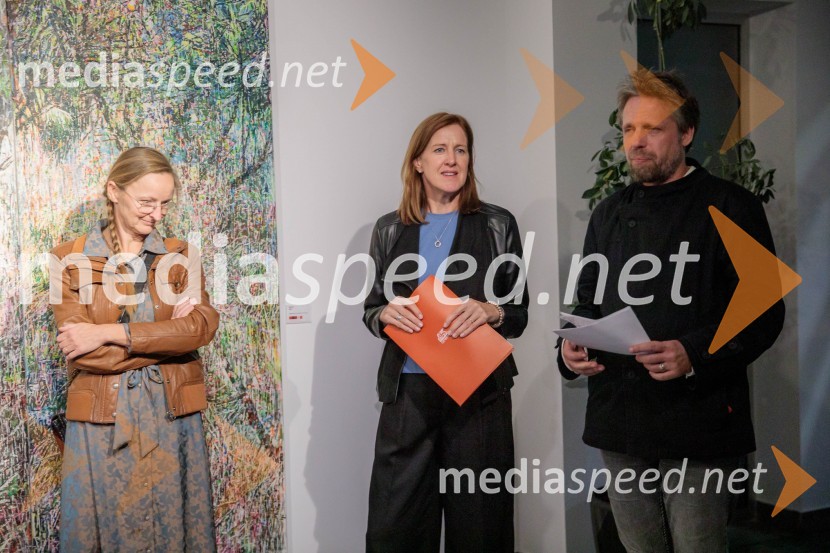  Anja Jerčič Jakob, umetnica;  Mateja Prinčič, vodja odnosov z javnostmi, Generali;  Miklavž Komelj, pesnik, prevajalec, umetnostni zgodovinarOdprtje razstave z naslovom Obrobja slikarke Anje Jerčič Jakob, Generali Galerija