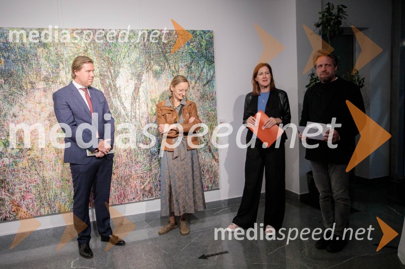  Matija Gantar, namestnik predsednika upravnega odbora družbe KD Group d.d;  Anja Jerčič Jakob, umetnica;  Mateja Prinčič, vodja odnosov z javnostmi, Generali;  Miklavž Komelj, pesnik, prevajalec, umetnostni zgodovinarOdprtje razstave z naslovom Obrobja slikarke Anje Jerčič Jakob, Generali Galerija