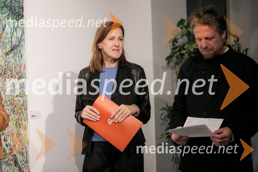  Mateja Prinčič, vodja odnosov z javnostmi, Generali;  Miklavž Komelj, pesnik, prevajalec, umetnostni zgodovinarOdprtje razstave z naslovom Obrobja slikarke Anje Jerčič Jakob, Generali Galerija