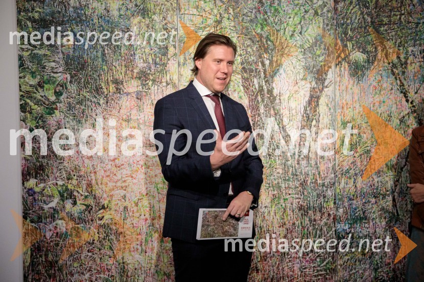  Matija Gantar, namestnik predsednika upravnega odbora družbe KD Group d.dOdprtje razstave z naslovom Obrobja slikarke Anje Jerčič Jakob, Generali Galerija