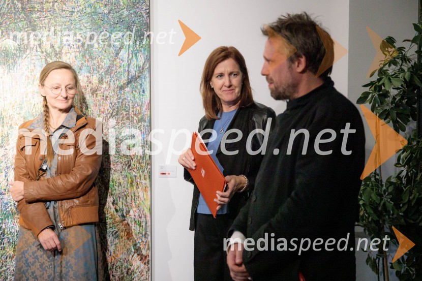  Anja Jerčič Jakob, umetnica;  Mateja Prinčič, vodja odnosov z javnostmi, Generali;  Miklavž Komelj, pesnik, prevajalec, umetnostni zgodovinarOdprtje razstave z naslovom Obrobja slikarke Anje Jerčič Jakob, Generali Galerija