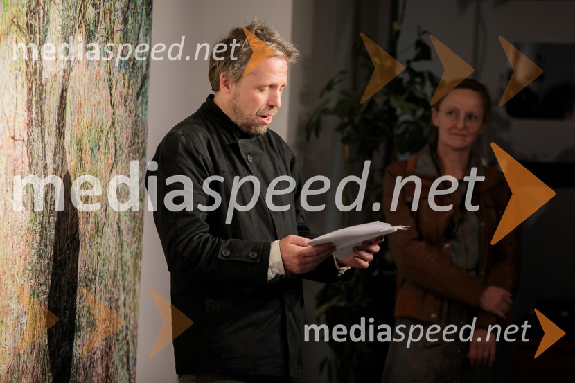  Miklavž Komelj, pesnik, prevajalec, umetnostni zgodovinar;  Anja Jerčič Jakob, umetnicaOdprtje razstave z naslovom Obrobja slikarke Anje Jerčič Jakob, Generali Galerija