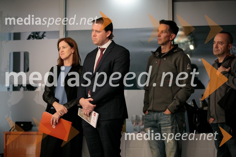  Mateja Prinčič, vodja odnosov z javnostmi, Generali;  Matija Gantar, namestnik predsednika upravnega odbora družbe KD Group d.d;  Matjaž Arnol, akademski slikar;  ... Odprtje razstave z naslovom Obrobja slikarke Anje Jerčič Jakob, Generali Galerija