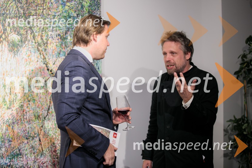  Matija Gantar, namestnik predsednika upravnega odbora družbe KD Group d.d;  Miklavž Komelj, pesnik, prevajalec, umetnostni zgodovinarOdprtje razstave z naslovom Obrobja slikarke Anje Jerčič Jakob, Generali Galerija