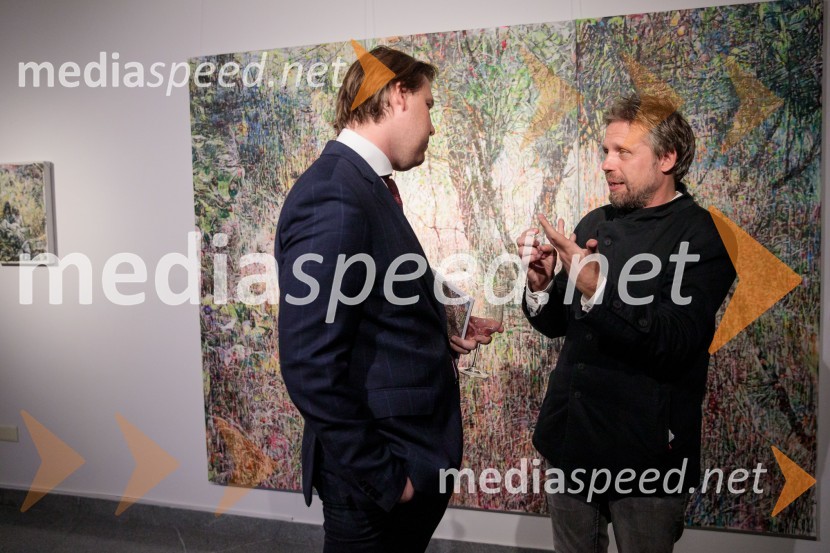  Matija Gantar, namestnik predsednika upravnega odbora družbe KD Group d.d;  Miklavž Komelj, pesnik, prevajalec, umetnostni zgodovinarOdprtje razstave z naslovom Obrobja slikarke Anje Jerčič Jakob, Generali Galerija