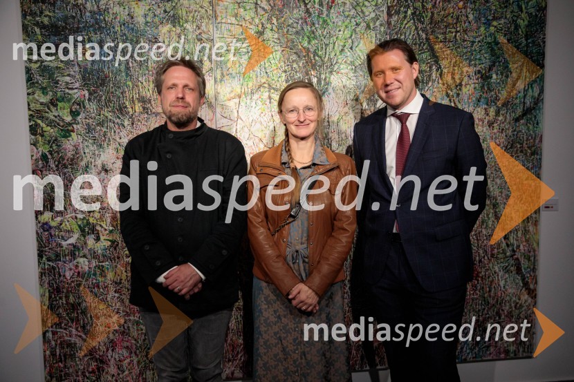  Miklavž Komelj, pesnik, prevajalec, umetnostni zgodovinar;  Anja Jerčič Jakob, umetnica;  Matija Gantar, namestnik predsednika upravnega odbora družbe KD Group d.dOdprtje razstave z naslovom Obrobja slikarke Anje Jerčič Jakob, Generali Galerija