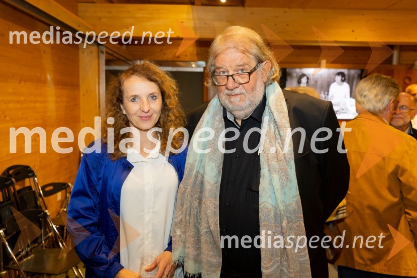  Polona Lovšin, vodja komunikacij, Riko d.o.o.;  Ervin  Hladnik Milharčič, novinarIskrivo v živo: Ervin Hladnik Milharčič v pogovoru z Markom Crnkovičem