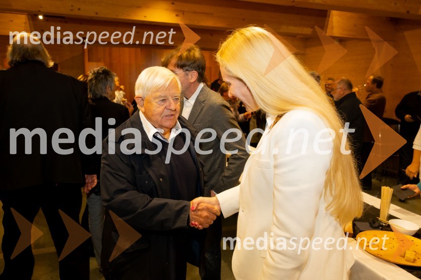  Milan Kučan, nekdanji predsednik Republike Slovenije;  Tina JukićIskrivo v živo: Ervin Hladnik Milharčič v pogovoru z Markom Crnkovičem