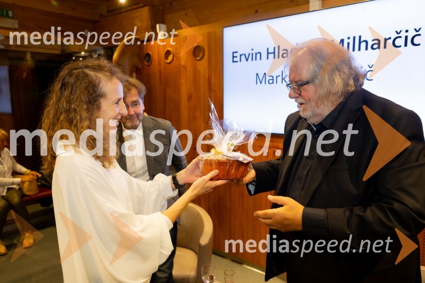  Polona Lovšin, vodja komunikacij, Riko d.o.o.;  Ervin  Hladnik Milharčič, novinarIskrivo v živo: Ervin Hladnik Milharčič v pogovoru z Markom Crnkovičem