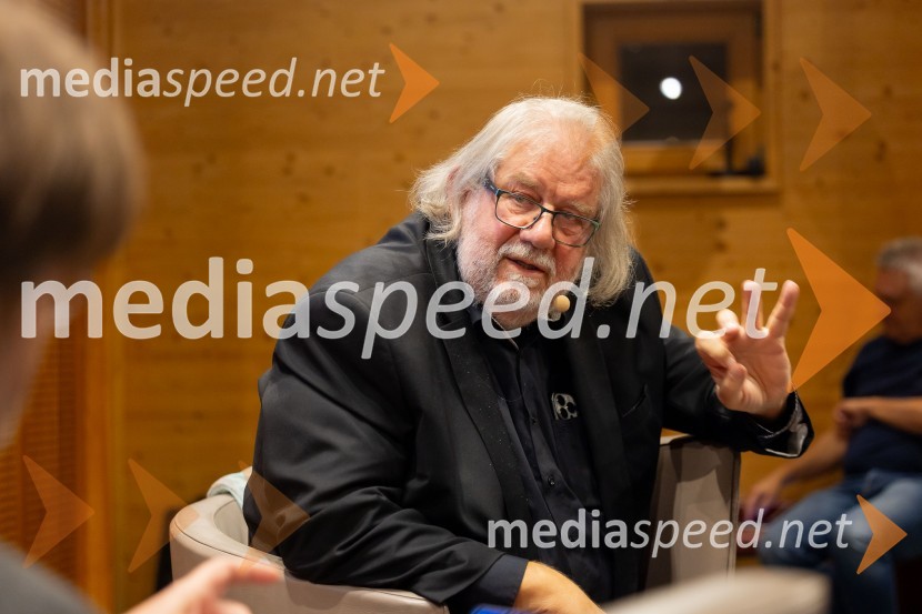  Ervin  Hladnik Milharčič, novinarIskrivo v živo: Ervin Hladnik Milharčič v pogovoru z Markom Crnkovičem