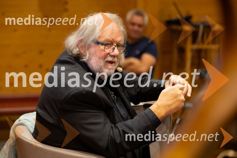  Ervin  Hladnik Milharčič, novinarIskrivo v živo: Ervin Hladnik Milharčič v pogovoru z Markom Crnkovičem