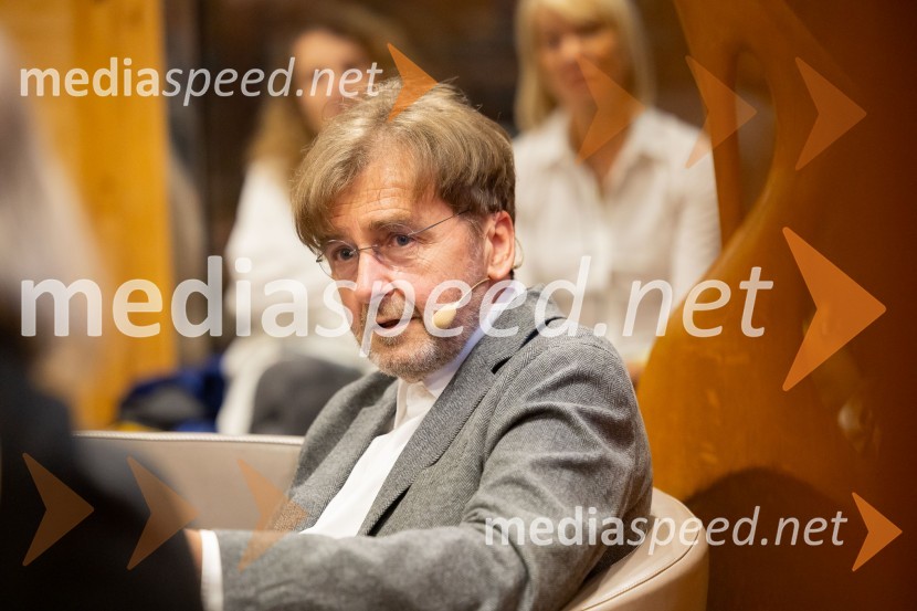  Marko Crnkovič, kolumnist, urednik portala Fokus PokusIskrivo v živo: Ervin Hladnik Milharčič v pogovoru z Markom Crnkovičem