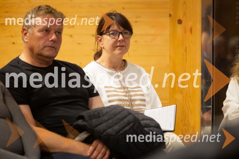  ... ;  Andreja Škrabec, mag. znanosti za državne in evropske študijeIskrivo v živo: Ervin Hladnik Milharčič v pogovoru z Markom Crnkovičem