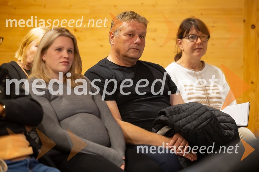  ... ;  ... ;  Andreja Škrabec, mag. znanosti za državne in evropske študijeIskrivo v živo: Ervin Hladnik Milharčič v pogovoru z Markom Crnkovičem