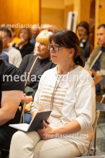  Andreja Škrabec, mag. znanosti za državne in evropske študijeIskrivo v živo: Ervin Hladnik Milharčič v pogovoru z Markom Crnkovičem