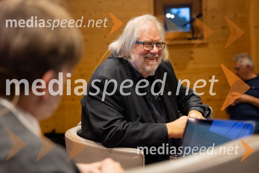  Ervin  Hladnik Milharčič, novinarIskrivo v živo: Ervin Hladnik Milharčič v pogovoru z Markom Crnkovičem