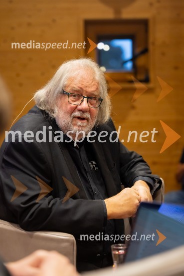  Ervin  Hladnik Milharčič, novinarIskrivo v živo: Ervin Hladnik Milharčič v pogovoru z Markom Crnkovičem