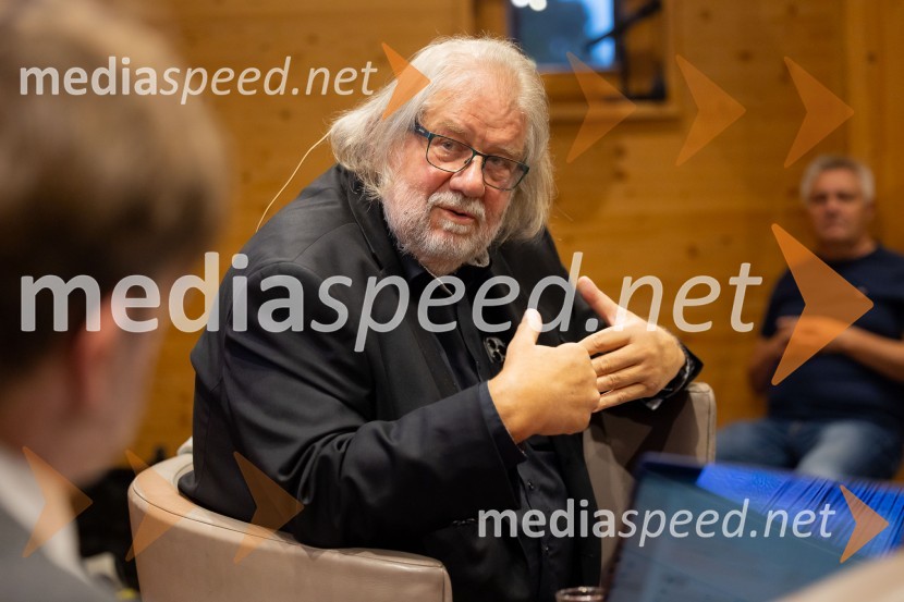  Ervin  Hladnik Milharčič, novinarIskrivo v živo: Ervin Hladnik Milharčič v pogovoru z Markom Crnkovičem