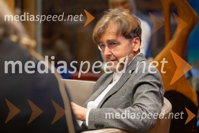  Marko Crnkovič, kolumnist, urednik portala Fokus PokusIskrivo v živo: Ervin Hladnik Milharčič v pogovoru z Markom Crnkovičem