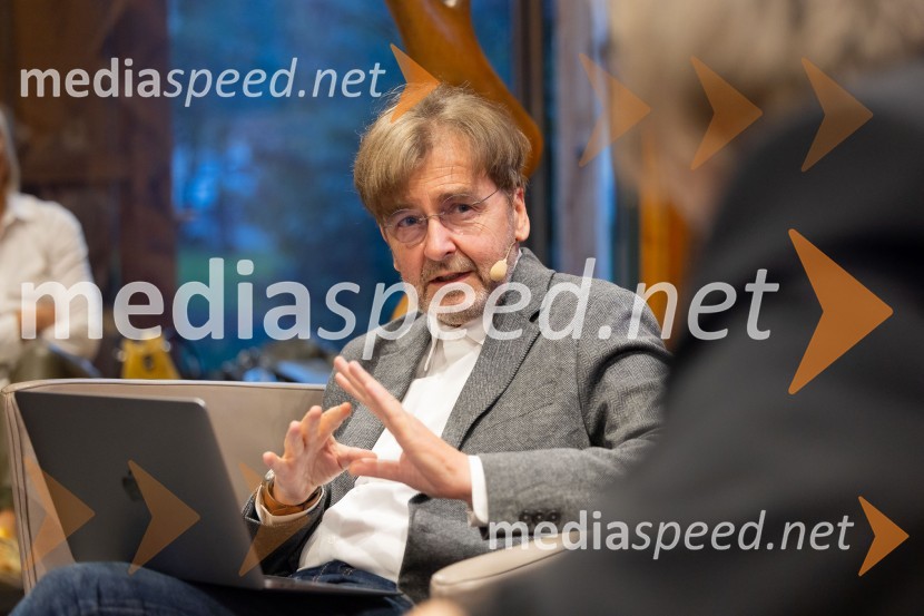  Marko Crnkovič, kolumnist, urednik portala Fokus PokusIskrivo v živo: Ervin Hladnik Milharčič v pogovoru z Markom Crnkovičem