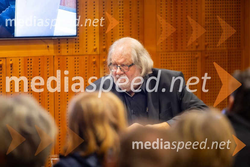  Ervin  Hladnik Milharčič, novinarIskrivo v živo: Ervin Hladnik Milharčič v pogovoru z Markom Crnkovičem