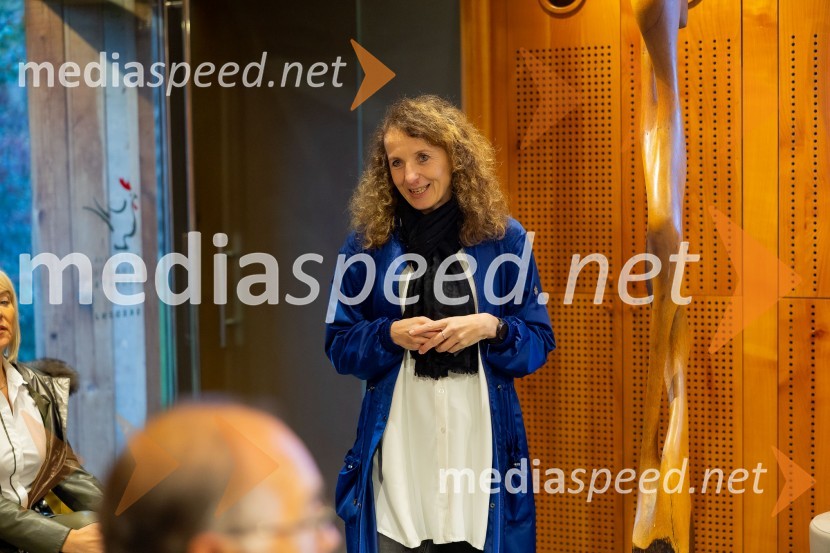  Polona Lovšin, vodja komunikacij, Riko d.o.o.Iskrivo v živo: Ervin Hladnik Milharčič v pogovoru z Markom Crnkovičem