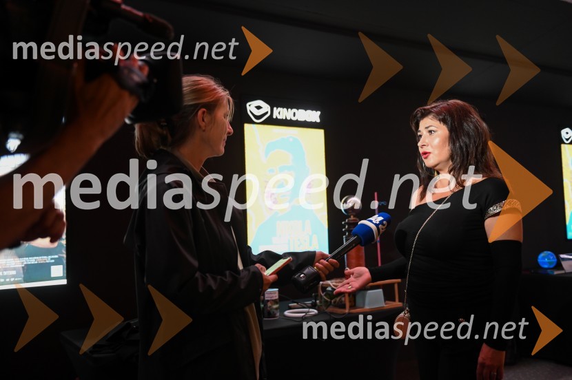  Mojca Hanžič, novinarka, Kanal A in POP TV;  Janja Glogovac, režiserkaPremiera dokumentarnega filma Nikola Tesla, valovi prihodnosti v Mariboxu