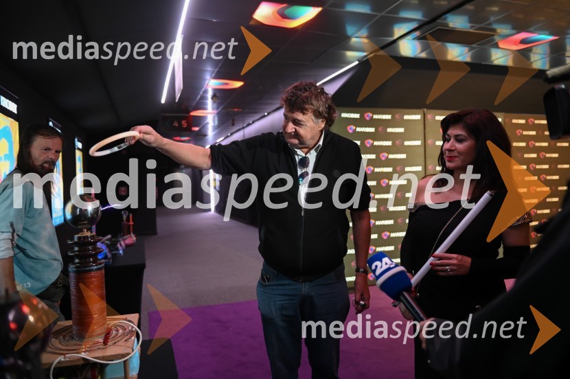  Bojan Schwentner;  Janja Glogovac, režiserkaPremiera dokumentarnega filma Nikola Tesla, valovi prihodnosti v Mariboxu