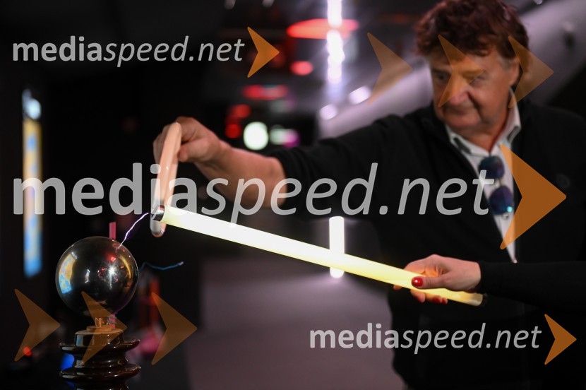  Bojan SchwentnerPremiera dokumentarnega filma Nikola Tesla, valovi prihodnosti v Mariboxu