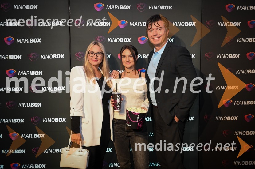  Špela Tratnik Peklar,  Power Dancers;  Eva Peklar;  Primož PeklarPremiera dokumentarnega filma Nikola Tesla, valovi prihodnosti v Mariboxu