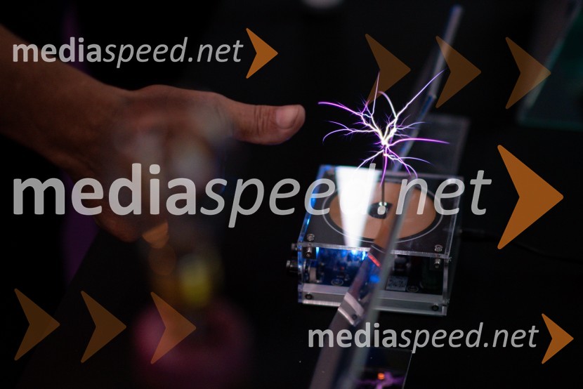 Premiera dokumentarnega filma Nikola Tesla, valovi prihodnosti v Mariboxu