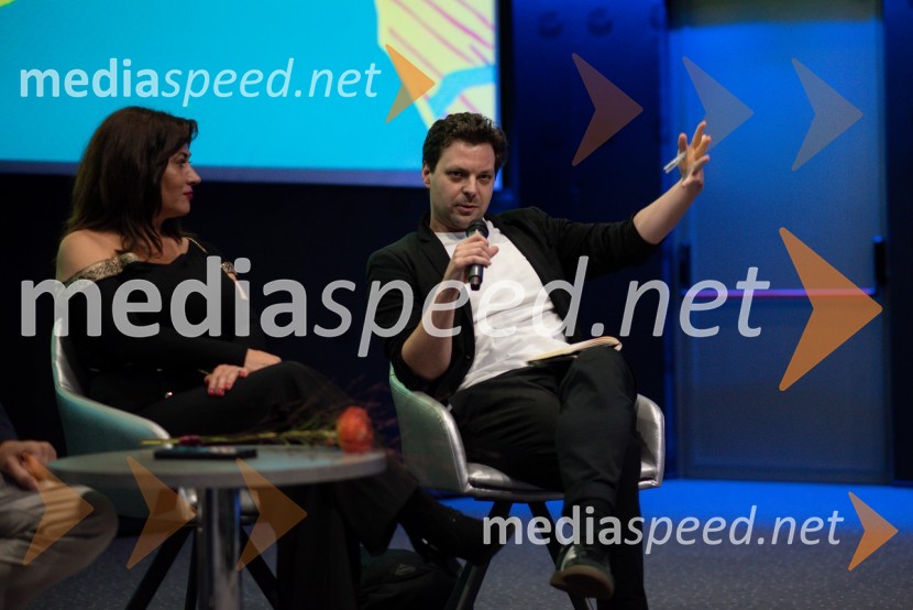  Janja Glogovac, režiserka;  Tibor Hrs Pandur, pesnik, dramaturg in prevajalecPremiera dokumentarnega filma Nikola Tesla, valovi prihodnosti v Mariboxu