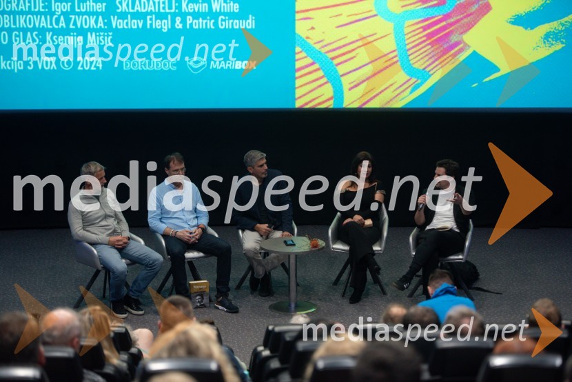  Matej Čer, prokurist, Avant Car d.o.o;  Miran Perhavec, elektrotehnik energetik, okoljevarstvenik;  Bor Greiner, odgovorni urednik, Radio City;  Janja Glogovac, režiserka;  Tibor Hrs Pandur, pesnik, dramaturg in prevajalecPremiera dokumentarnega filma Nikola Tesla, valovi prihodnosti v Mariboxu