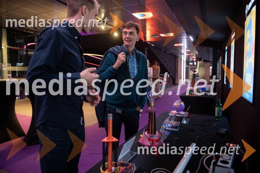  ... ;  Erik Hogenboom, nizozemski urednik na radioteleviziji NTRPremiera dokumentarnega filma Nikola Tesla, valovi prihodnosti v Mariboxu