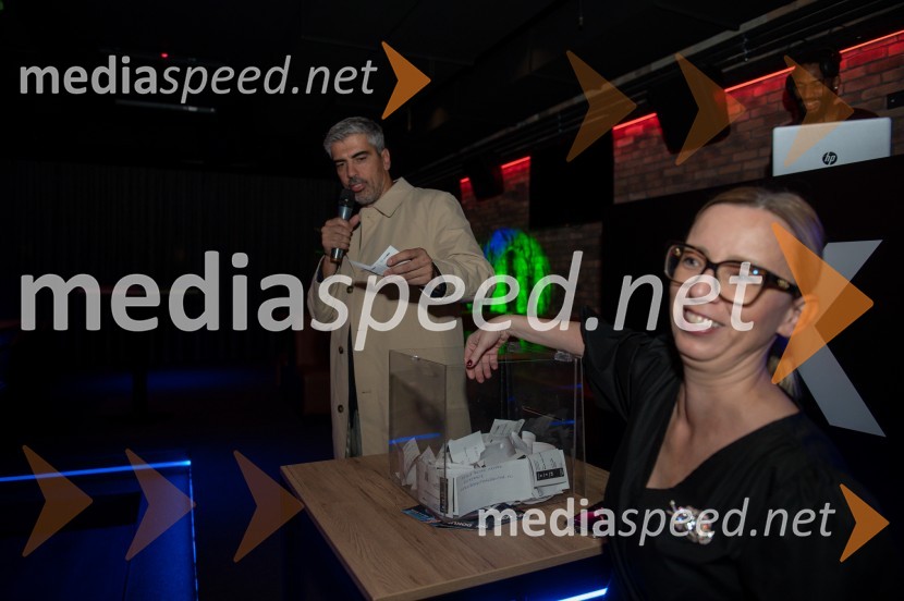  Bor Greiner, odgovorni urednik, Radio City;  Ksenija Arzenšek, pomočnica direktorja MARIBOXPremiera dokumentarnega filma Nikola Tesla, valovi prihodnosti v Mariboxu