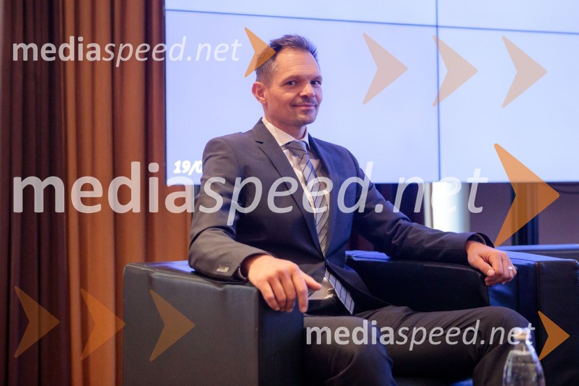  Žiga FIšer, Britansko-slovenska gospodarska zbornicaČaj z razlogom z naslovom Blagovna znamka delodajalca in prihodnost delovnega okolja