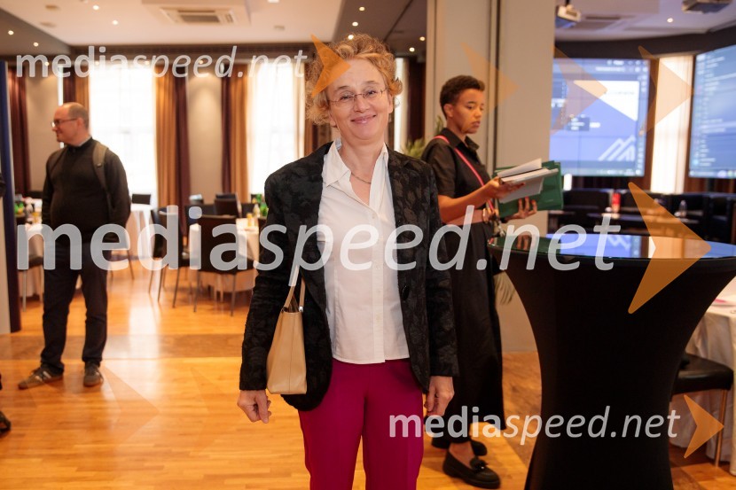 Čaj z razlogom z naslovom Blagovna znamka delodajalca in prihodnost delovnega okolja