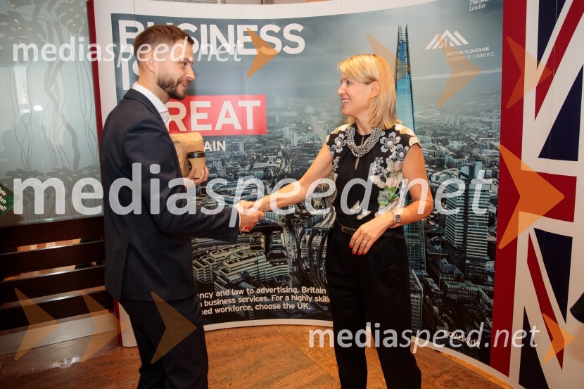  Michal Maco, direktor podjetja Corwin v Sloveniji in ustanoviteljev slovaške znamke oblačil Bratiska;  Barbara Uranjek, direktorica, Britansko-slovenska gospodarska zbornicaČaj z razlogom z naslovom Blagovna znamka delodajalca in prihodnost delovnega okolja