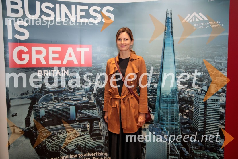  Alja Berk, coaching in članica društva VTISČaj z razlogom z naslovom Blagovna znamka delodajalca in prihodnost delovnega okolja