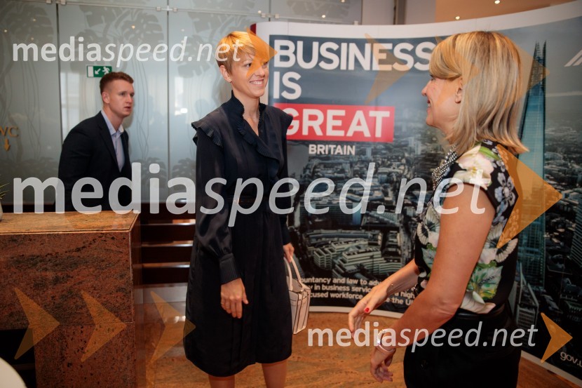  Maja Ostanek Selak, CEO, Alfi Funds;  Barbara Uranjek, direktorica, Britansko-slovenska gospodarska zbornicaČaj z razlogom z naslovom Blagovna znamka delodajalca in prihodnost delovnega okolja