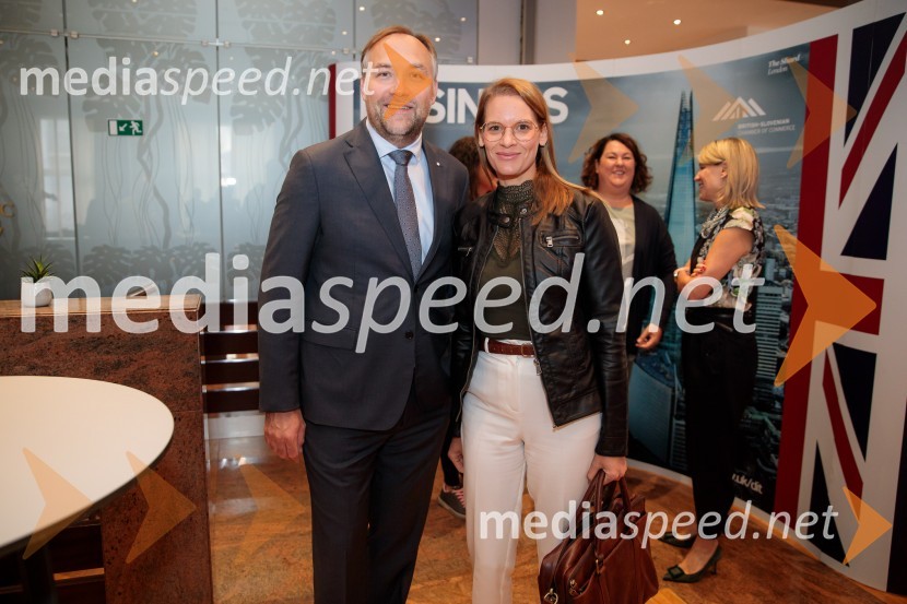  Mart D. Buh, vodja poslovnega razvoja, Britansko-slovenska gospodarska zbornica;  Urška Stanovnik, vdja kadrovske službe, BetterČaj z razlogom z naslovom Blagovna znamka delodajalca in prihodnost delovnega okolja