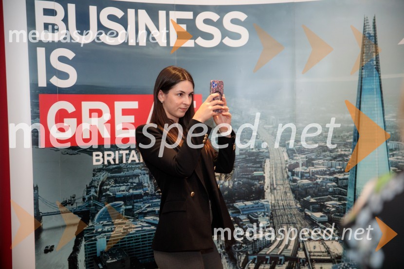  Tara Pleško, Britansko-slovenska gospodarska zbornicaČaj z razlogom z naslovom Blagovna znamka delodajalca in prihodnost delovnega okolja