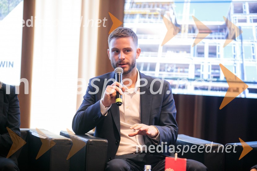  Michal Maco, direktor podjetja Corwin v Sloveniji in ustanoviteljev slovaške znamke oblačil BratiskaČaj z razlogom z naslovom Blagovna znamka delodajalca in prihodnost delovnega okolja