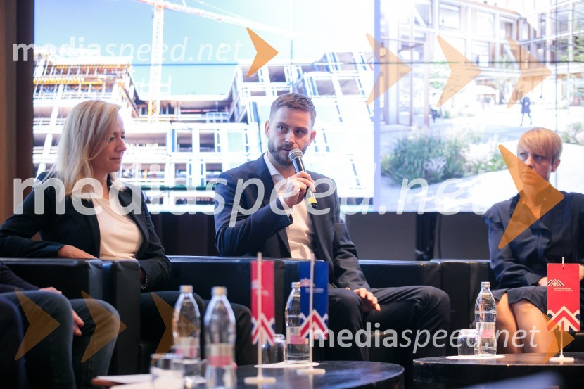  Katarina Konda, Mestna občina Ljubljana;  Michal Maco, direktor podjetja Corwin v Sloveniji in ustanoviteljev slovaške znamke oblačil Bratiska;  Maja Ostanek Selak, CEO, Alfi FundsČaj z razlogom z naslovom Blagovna znamka delodajalca in prihodnost delovnega okolja