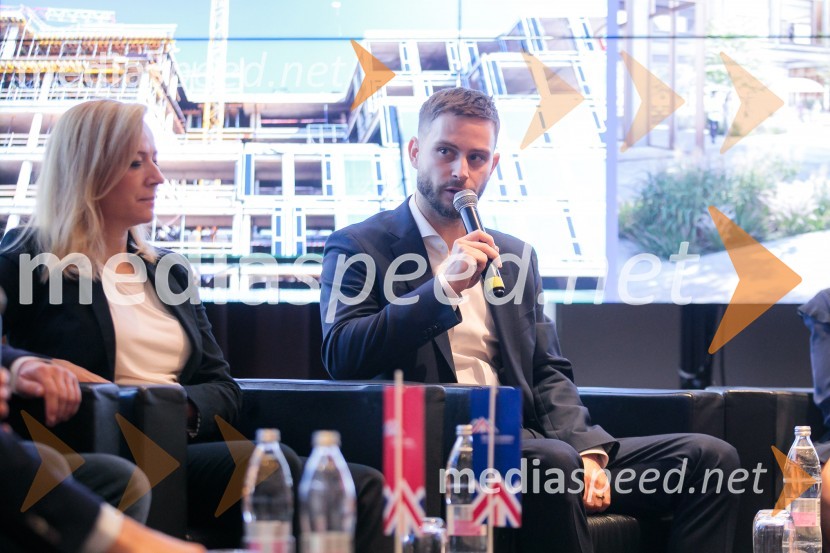  Katarina Konda, Mestna občina Ljubljana;  Michal Maco, direktor podjetja Corwin v Sloveniji in ustanoviteljev slovaške znamke oblačil BratiskaČaj z razlogom z naslovom Blagovna znamka delodajalca in prihodnost delovnega okolja