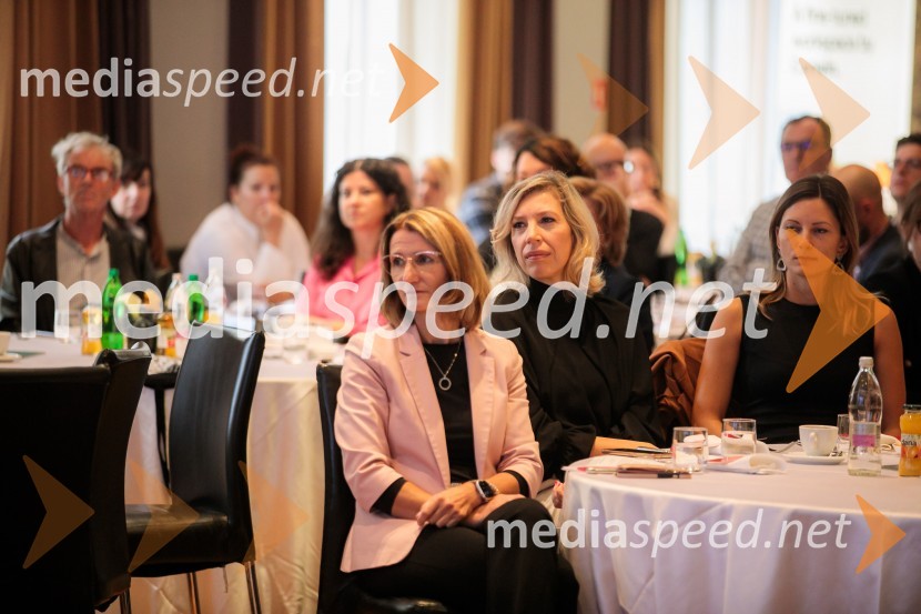  Ivana Nedižavec Korada,  namestnica direktorice, Center of Excellence in Finance;  Mojca Balanč, mentorica, trenerka, coachinja in svetovalka, BOC InstituteČaj z razlogom z naslovom Blagovna znamka delodajalca in prihodnost delovnega okolja