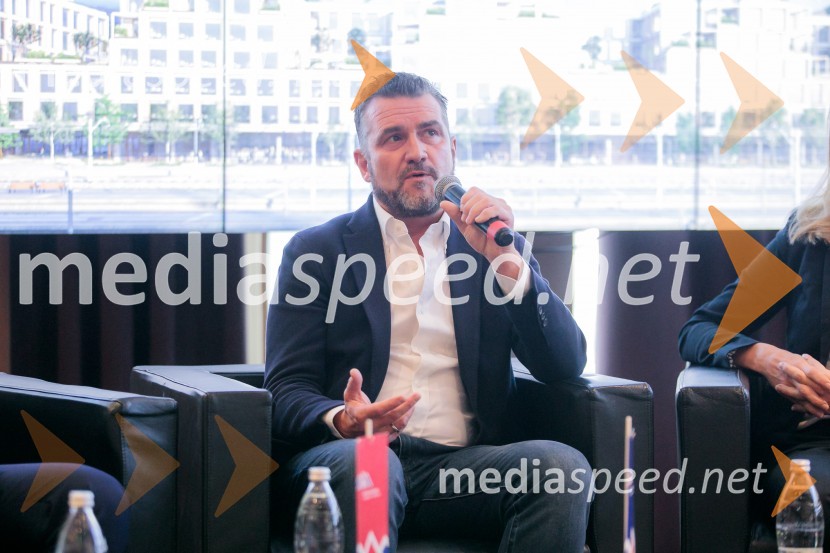  Tim Gledstone, partner, Squire and PartnersČaj z razlogom z naslovom Blagovna znamka delodajalca in prihodnost delovnega okolja