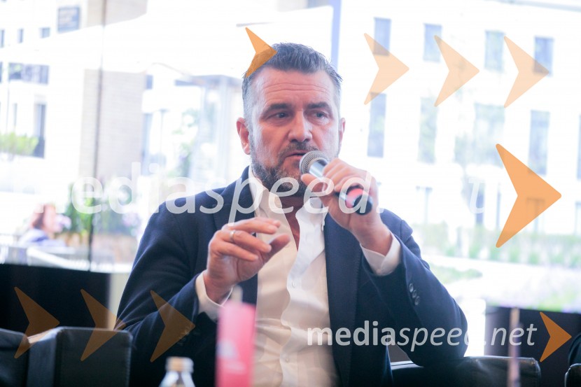  Tim Gledstone, partner, Squire and PartnersČaj z razlogom z naslovom Blagovna znamka delodajalca in prihodnost delovnega okolja