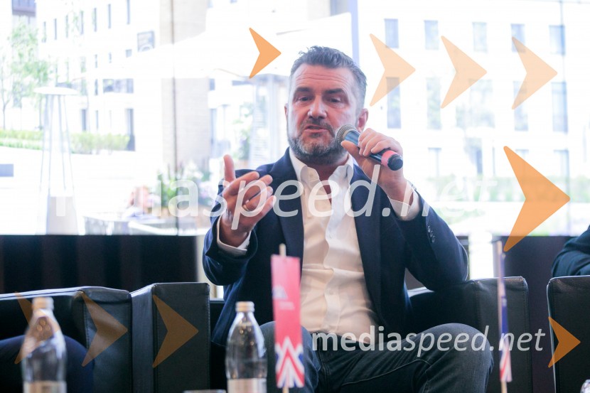  Tim Gledstone, partner, Squire and PartnersČaj z razlogom z naslovom Blagovna znamka delodajalca in prihodnost delovnega okolja